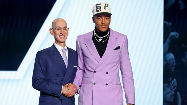 San Antonio Spurs rookie Jeremy Sochan wore the Nike Kobe 6 'Think Pink' in photoshoot.